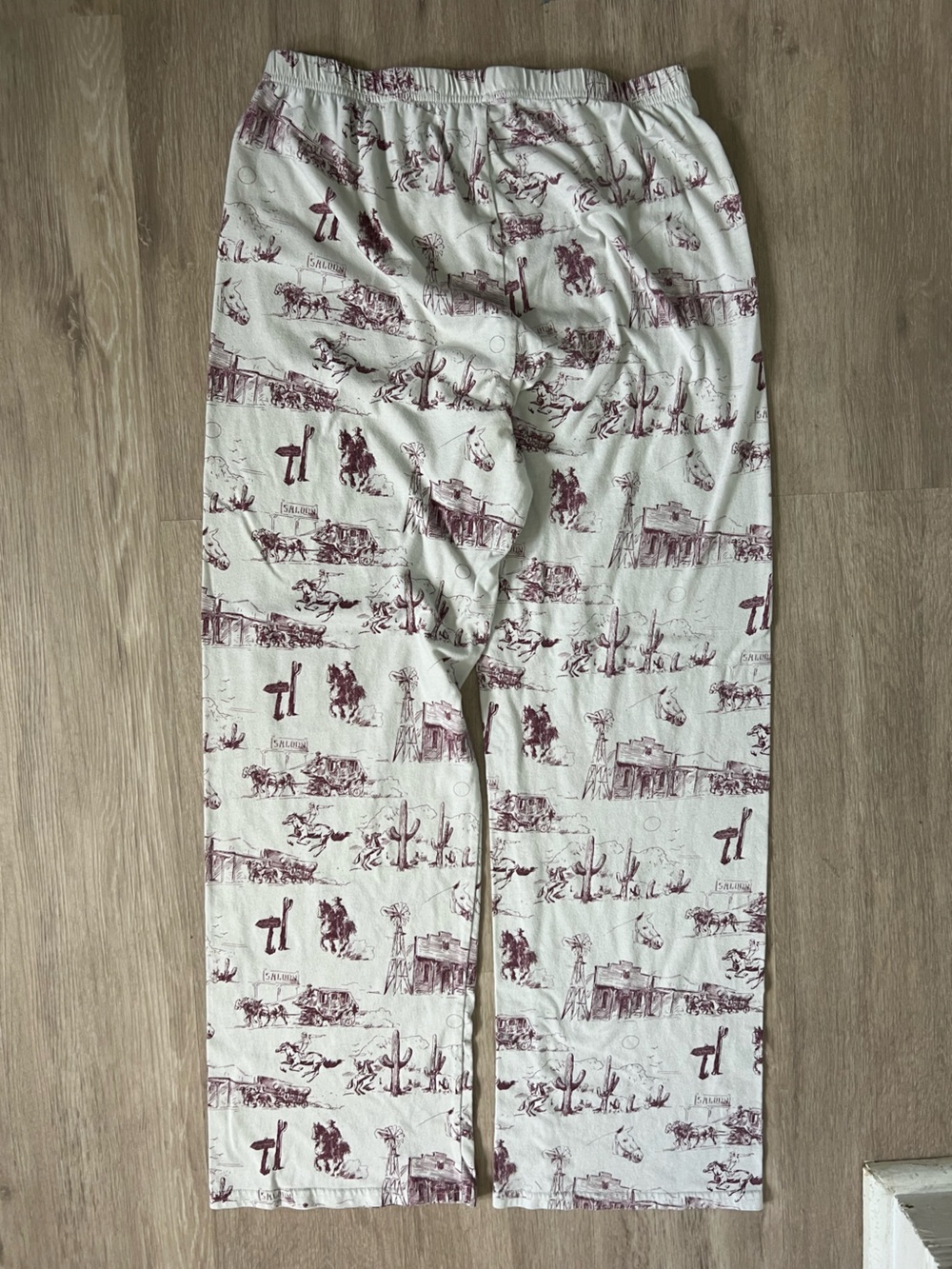 Ariat Cream Pull On Lounge Pants with Burgundy Western Rodeo Print Small - Picture 5 of 5